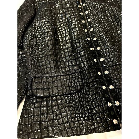 Black faux reptile embossed shimmer zip jacket studs rhinestones metallic thread - Picture 3 of 9